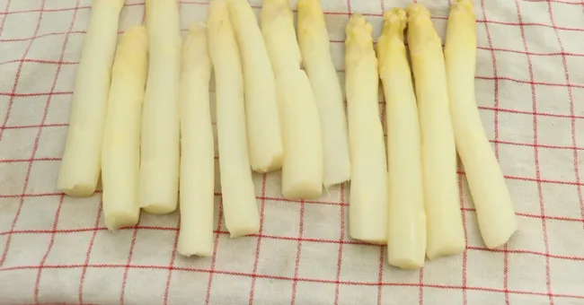 Comment préparer des asperges blanches