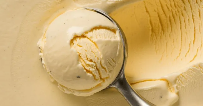 Découvrez ce qui se cache dans cette glace à la vanille industrielle