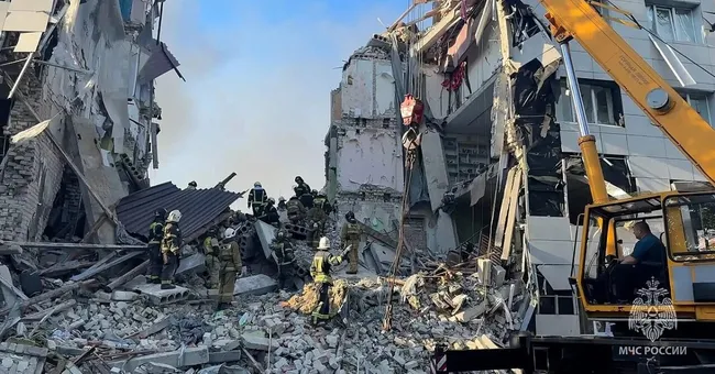 Journalist bezoekt studentencomplex na dodelijke Oekraïense drone-aanval: “De verwoesting is enorm”